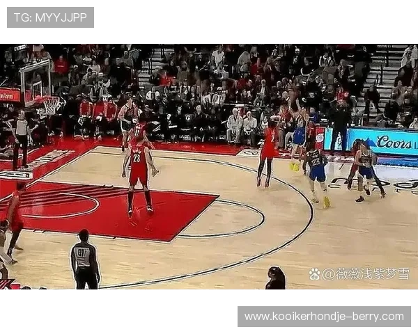 保罗利用挡拆创造投篮空间，提升队内组织效率明显