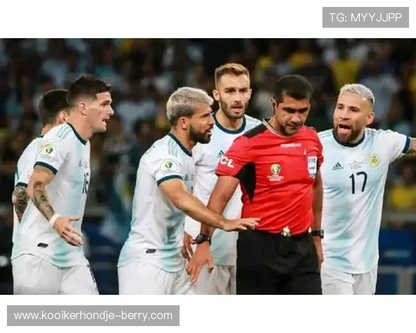 贝林厄姆与齐达内生涯上限对比：中场角色演变与时代差异分析